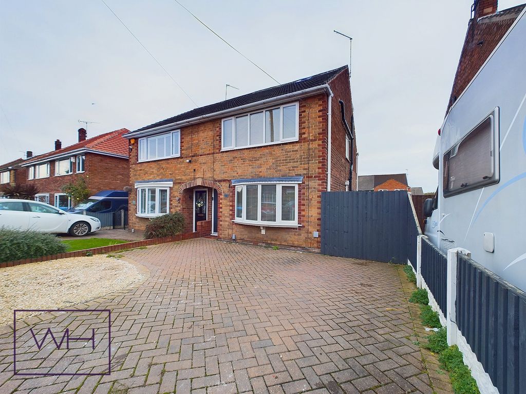 5 bed semidetached house for sale in Canterbury Close, Scawsby
