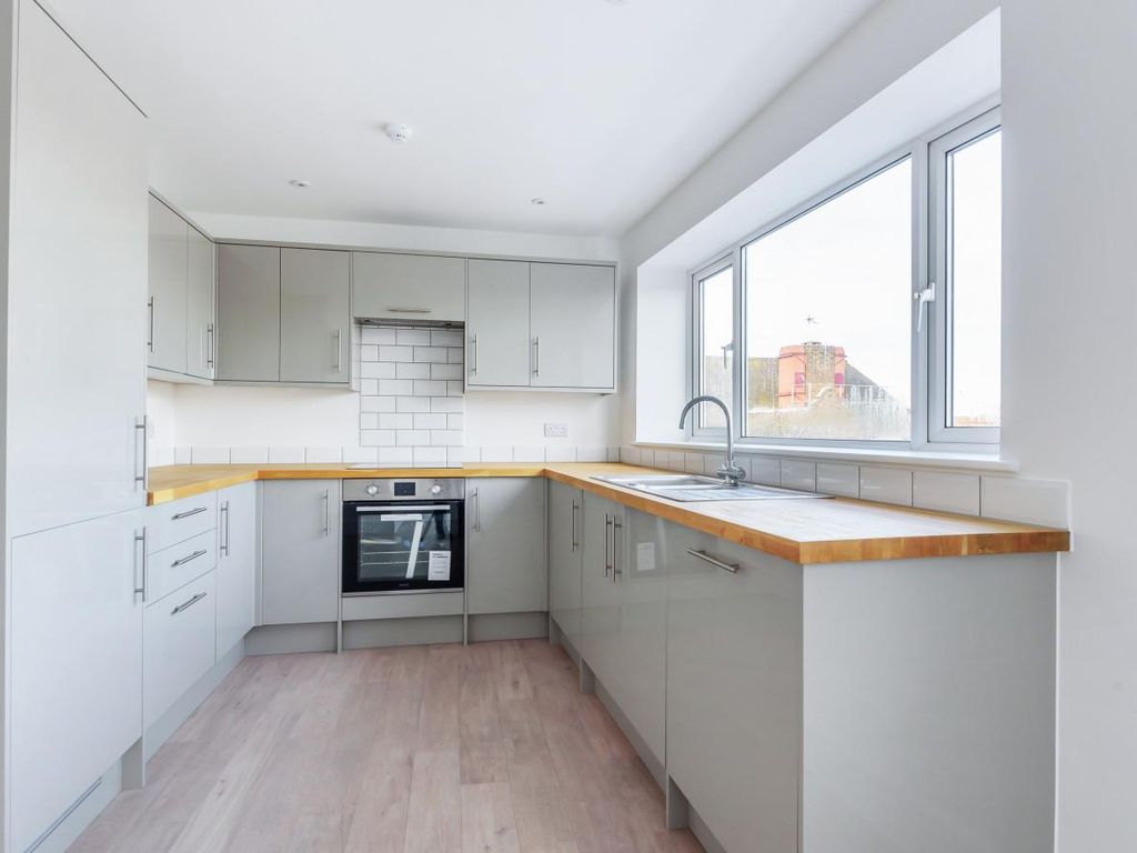 2 bed flat for sale in Beecholme, High Beeches, Banstead SM7 Zoopla