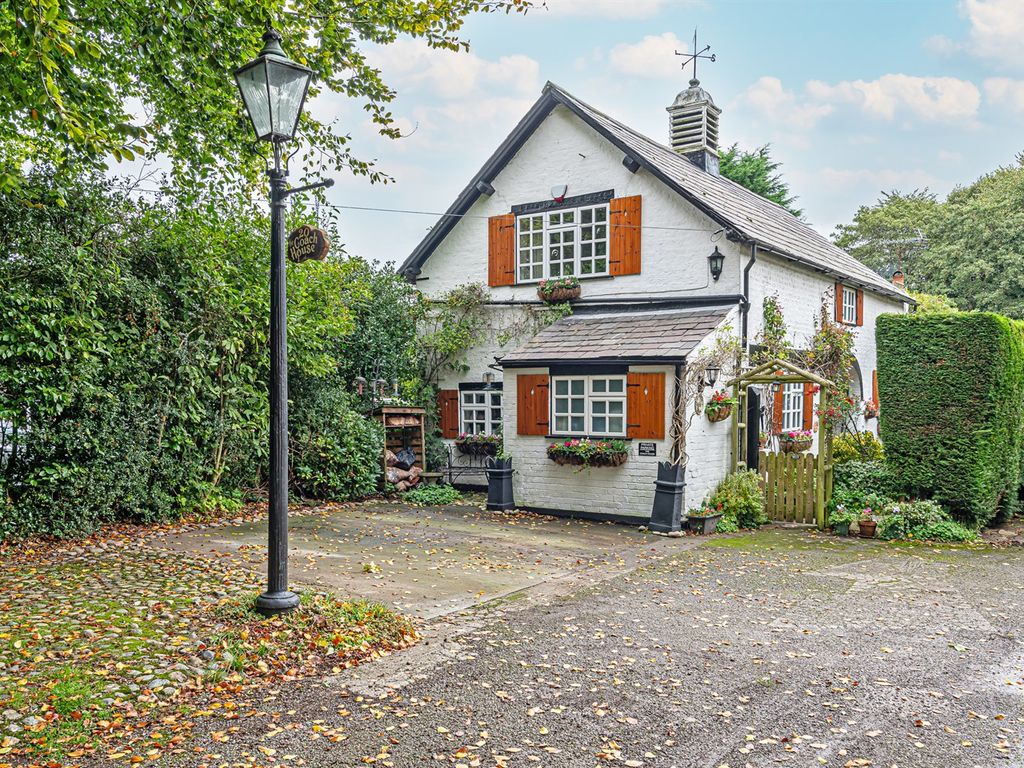 3 bed detached house for sale in Norton Village, Norton, Runcorn WA7, £370,000 Zoopla