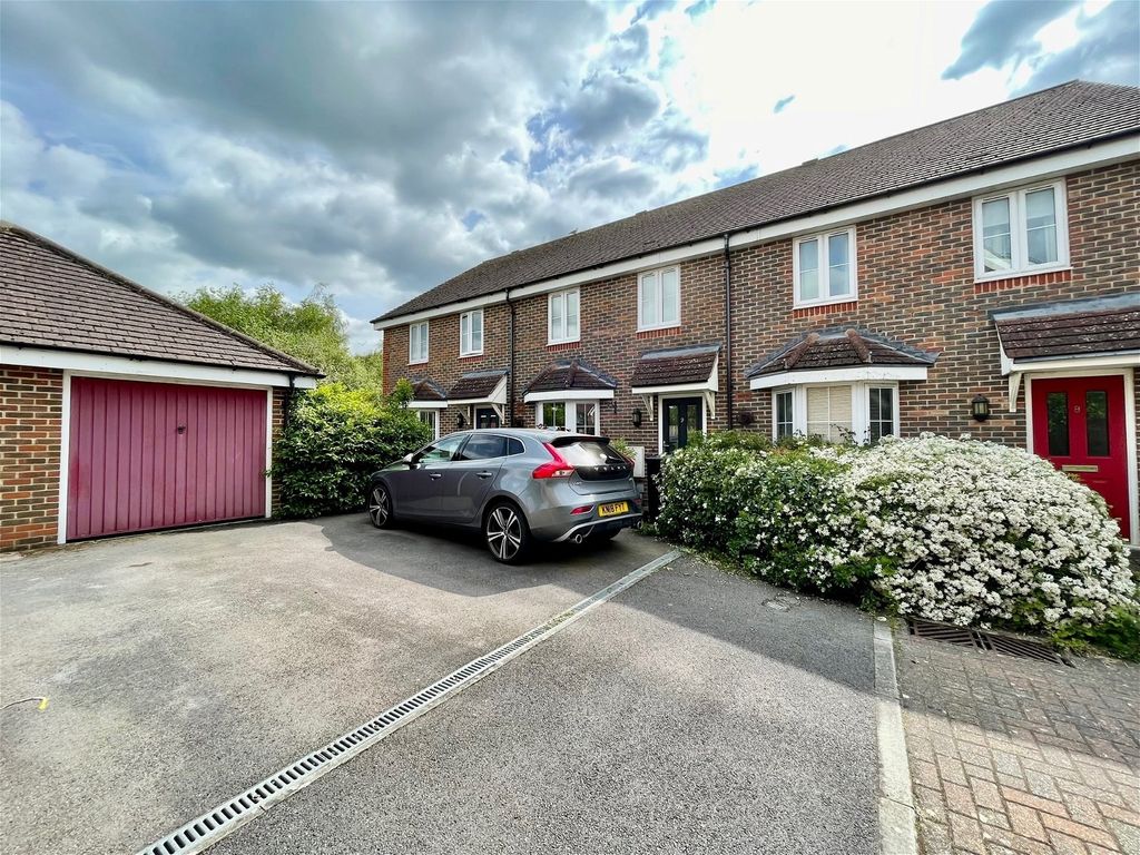 3 bed terraced house to rent in Wallis Gardens, Newbury RG14 Zoopla