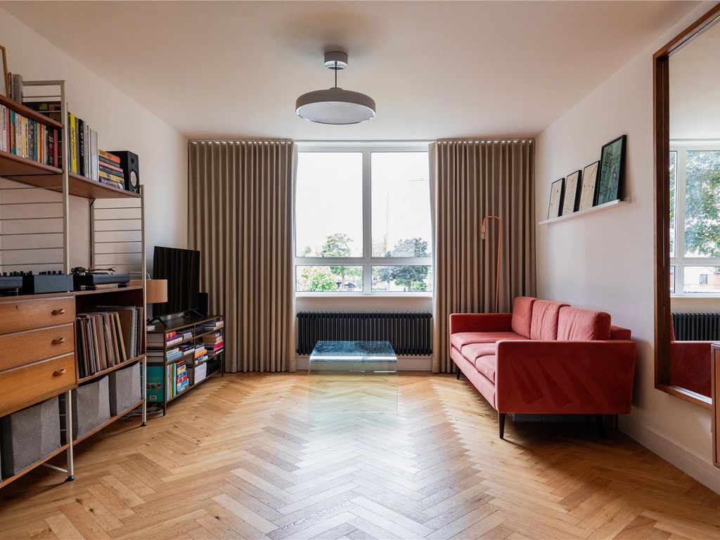 2 bed flat for sale in Regents Court, Pownall Road, London E8, £499,995