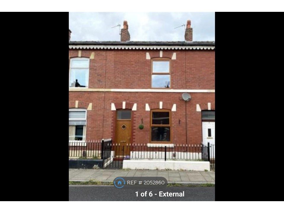2 bed terraced house to rent in Schofield Street, Radcliffe, Manchester