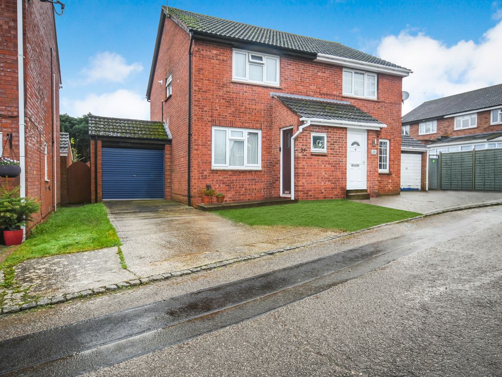 3 bed semidetached house for sale in Warley Rise, Tilehurst, Reading