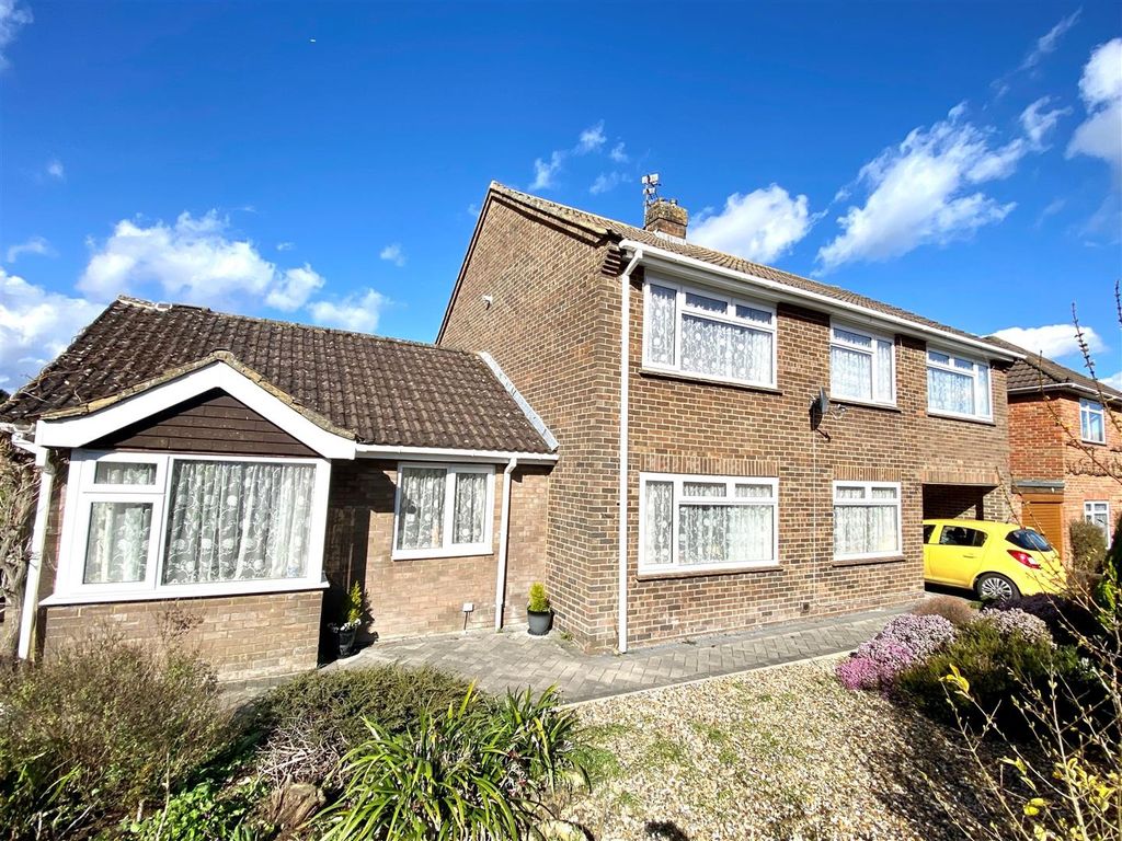 4 bed detached house for sale in Sandringham Road, Lawn, Swindon SN3
