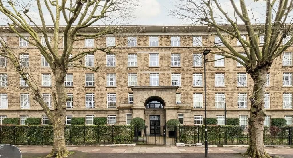 Studio to rent in Bromyard Avenue, East Acton, London W3, £1,300 pcm