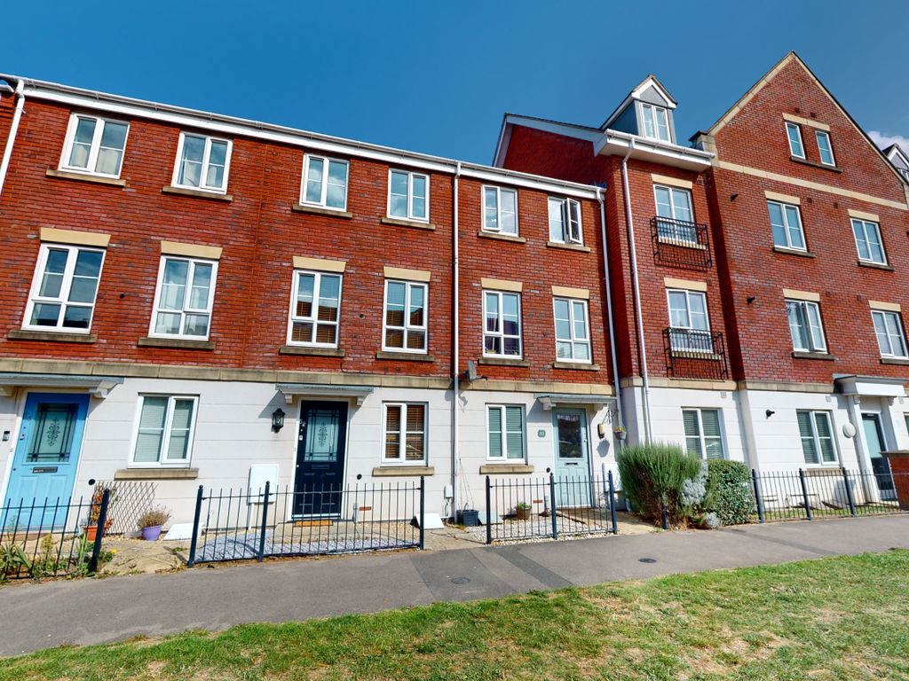 3 bed town house to rent in Pilgrove Way, Cheltenham GL51 Zoopla