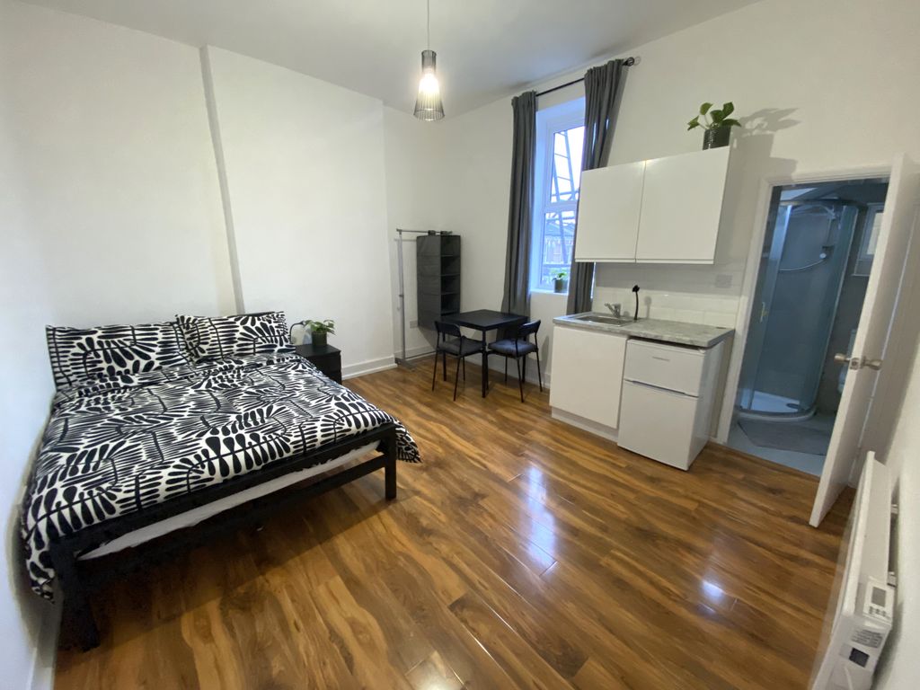 Studio to rent in Hoe Street, Walthamstow, London E17, £1,000 pcm Zoopla