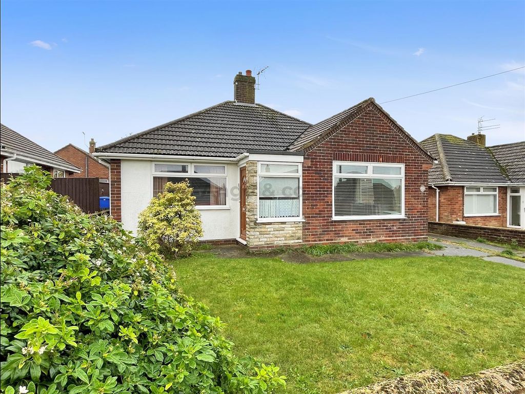 2 bed detached bungalow for sale in Malvern Rise, Lowestoft NR32, £