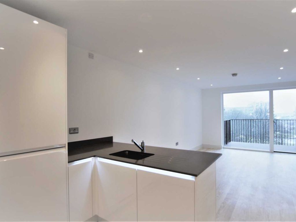 2 bed flat to rent in Abbotsford Court, Lakeside Drive, Park Royal NW10