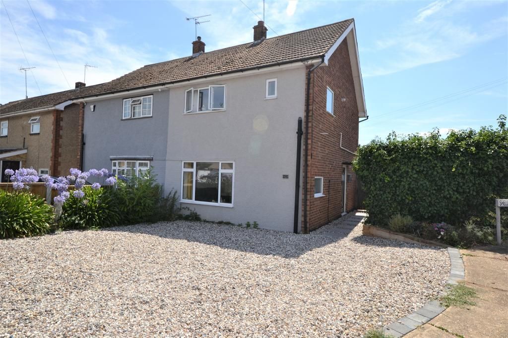 3 bed semidetached house for sale in Digby Road, Corringham, Essex