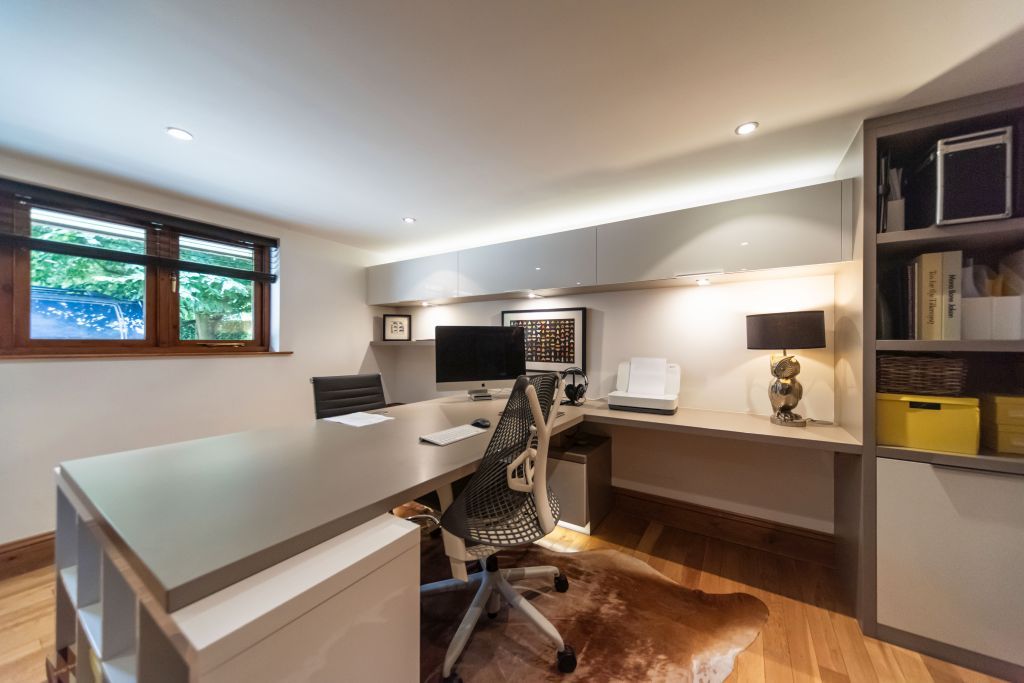 3 bed barn conversion for sale in Snelston, Ashbourne DE6, £585,000