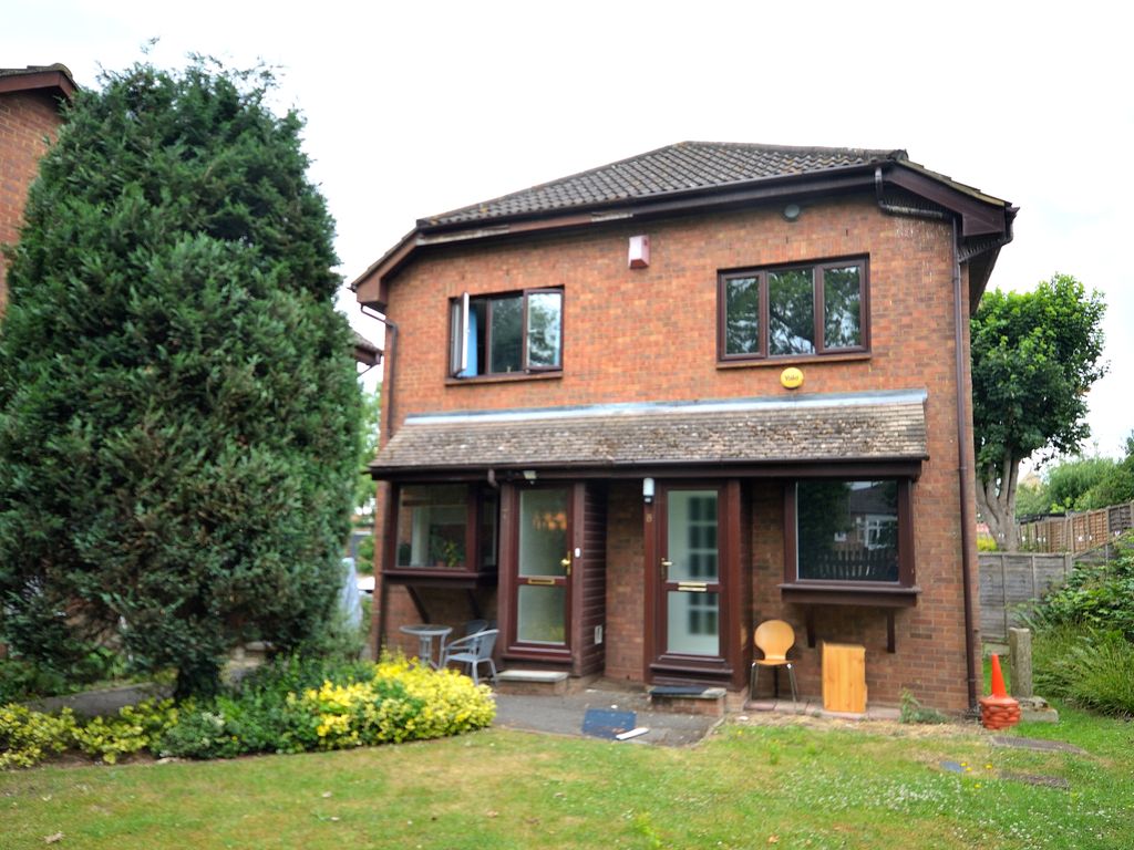 1 bed semidetached house for sale in Hamilton Way, London N13, £