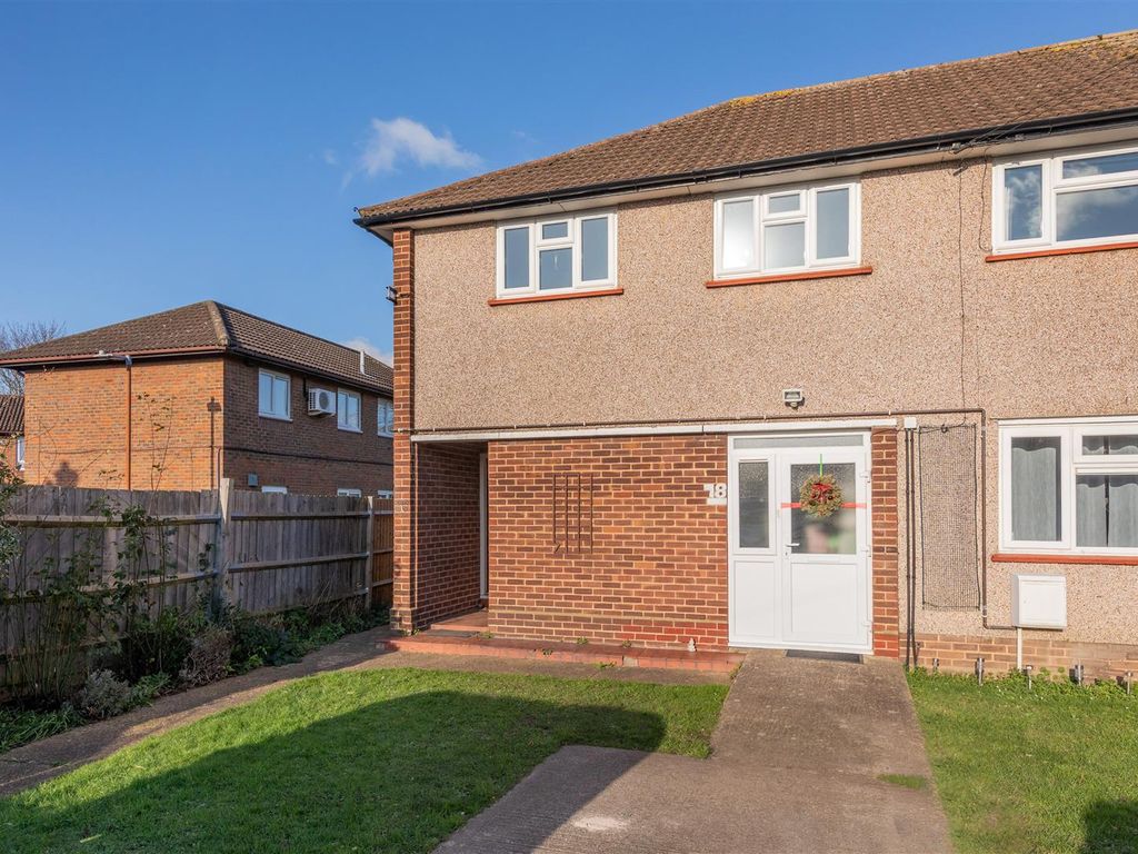 2 bed for sale in Lincoln Way, Cippenham, Slough SL1, £