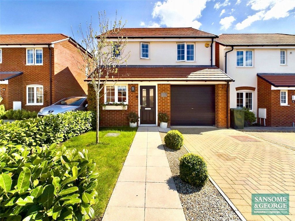 3 bed detached house for sale in Dukes Meadow, Bramley, Tadley