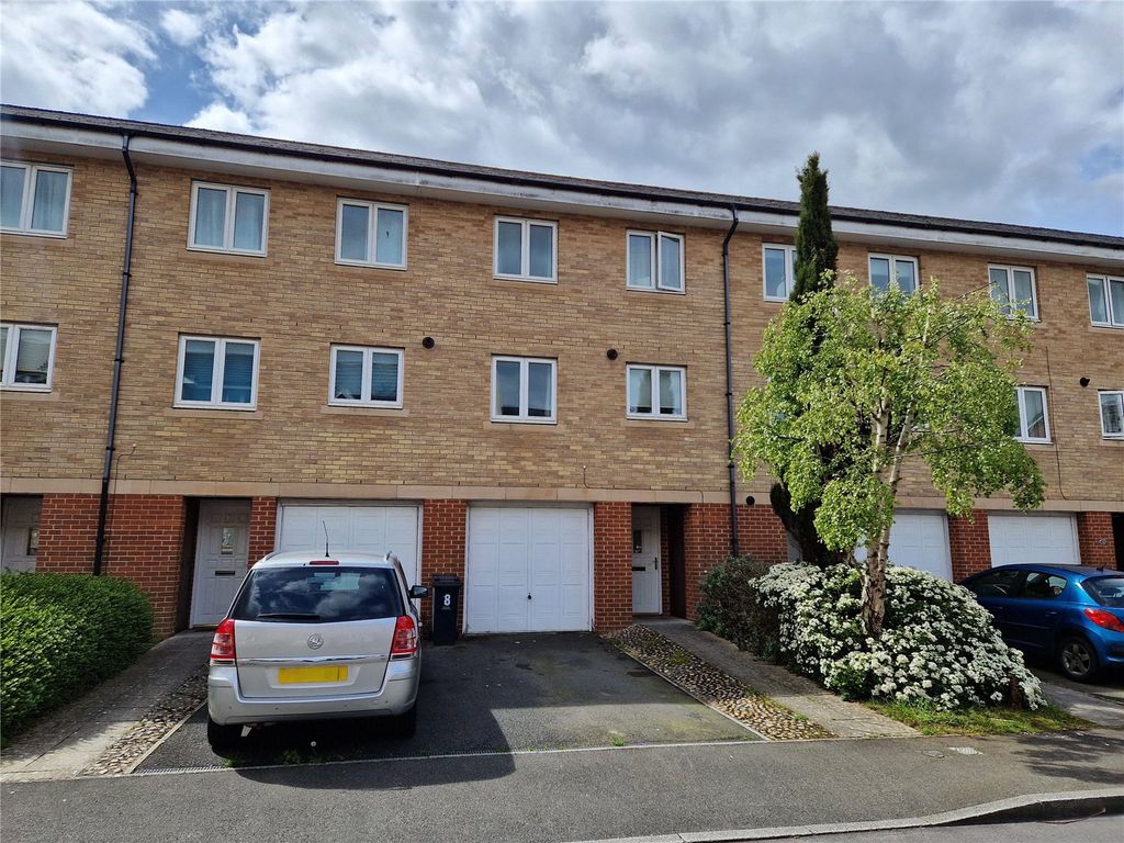 4 bed terraced house for sale in Padstow Road, Chuchward Park, Swindon