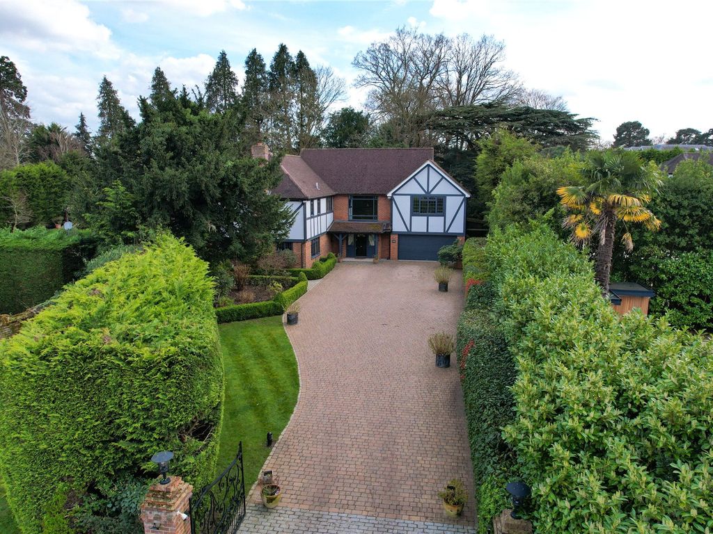 6 bed detached house for sale in Silverdale Avenue, Ashley Park, Walton