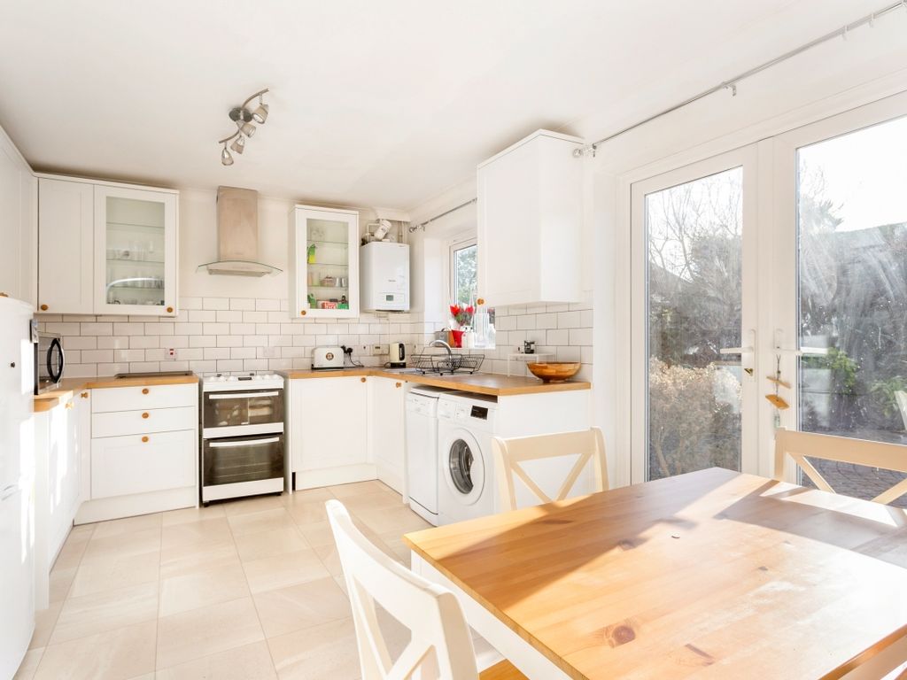 4 bed detached house to rent in Little Comptons, Horsham RH13, £1,900