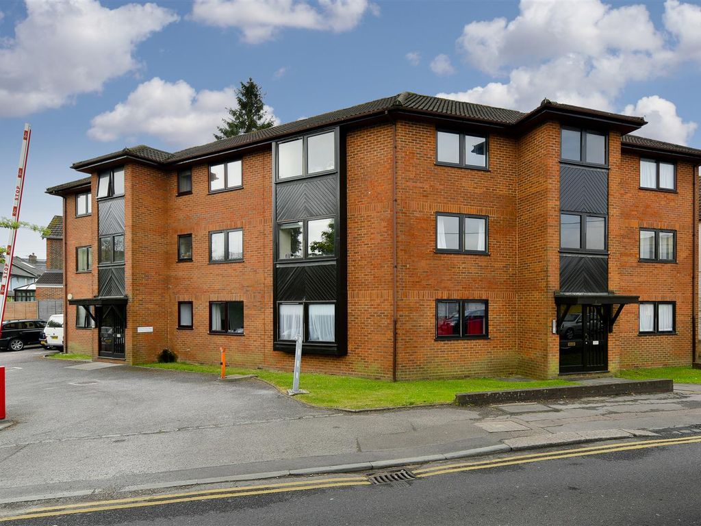 1 bed flat to rent in Brook Road, Redhill RH1 Zoopla