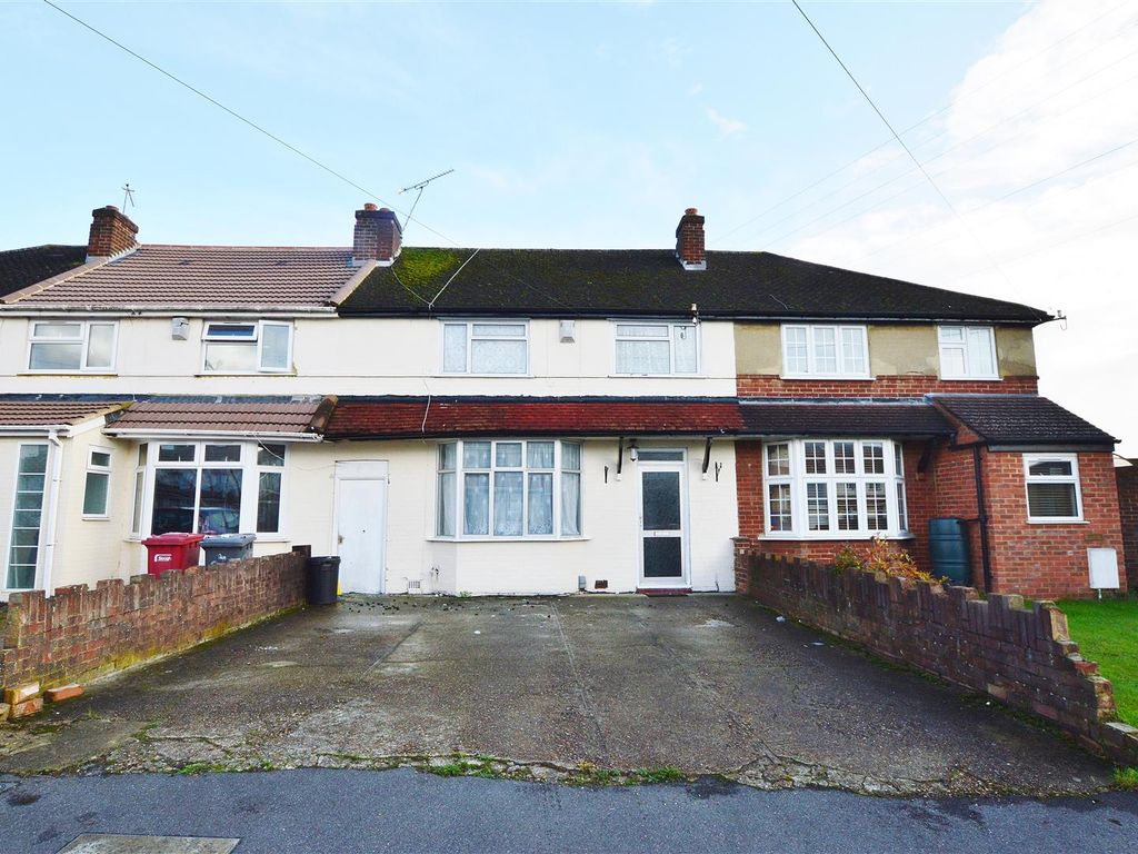 4 bed terraced house for sale in Aylesbury Crescent, Slough SL1, £