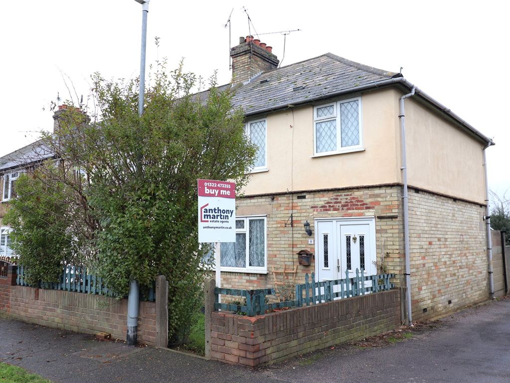 3 bed end terrace house for sale in Broad Road, Kent DA10