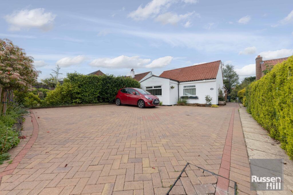 4 bed detached bungalow for sale in Kabin Road, New Costessey, Norwich