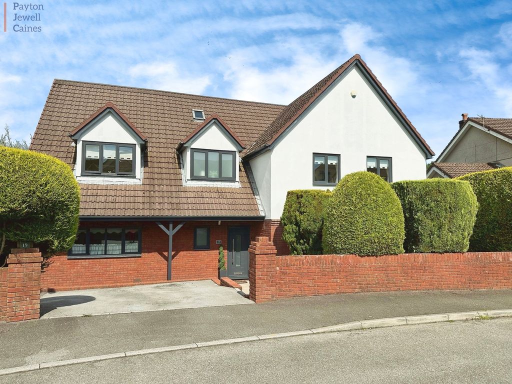 5 bed detached house for sale in Darren View, Maesteg, Bridgend. CF34