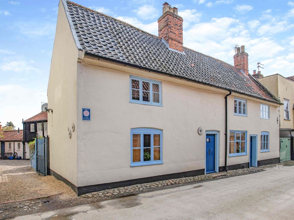 4 bed property for sale in Hungate Street, Aylsham, Norwich NR11, £