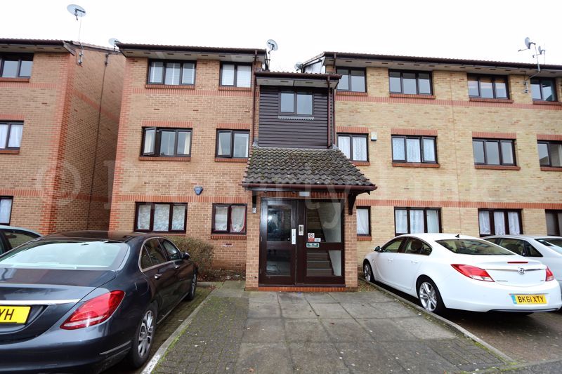 2 bed flat for sale in Waterside Close, Barking IG11 Zoopla