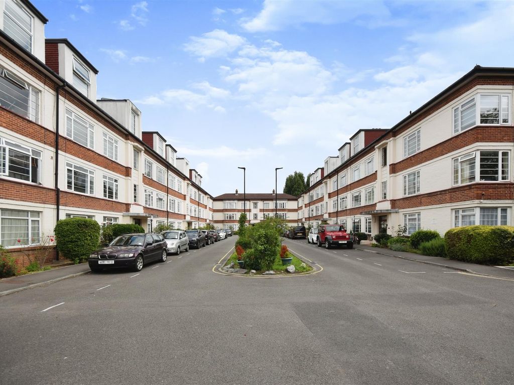 2 bed flat for sale in Manor Vale, Boston Manor Road, Brentford TW8