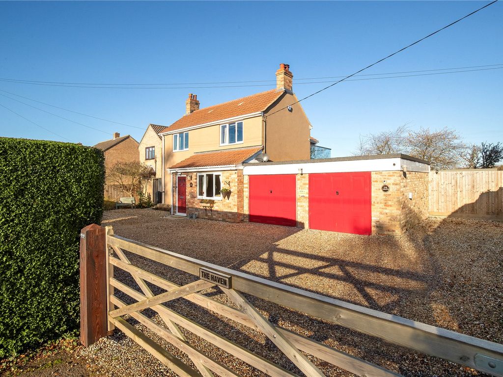 3 bed detached house for sale in High Street, Pidley, Huntingdon