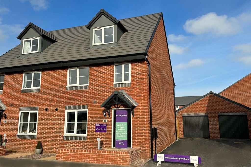 New home, 3 bed semidetached house for sale in "The Crofton Plot 324