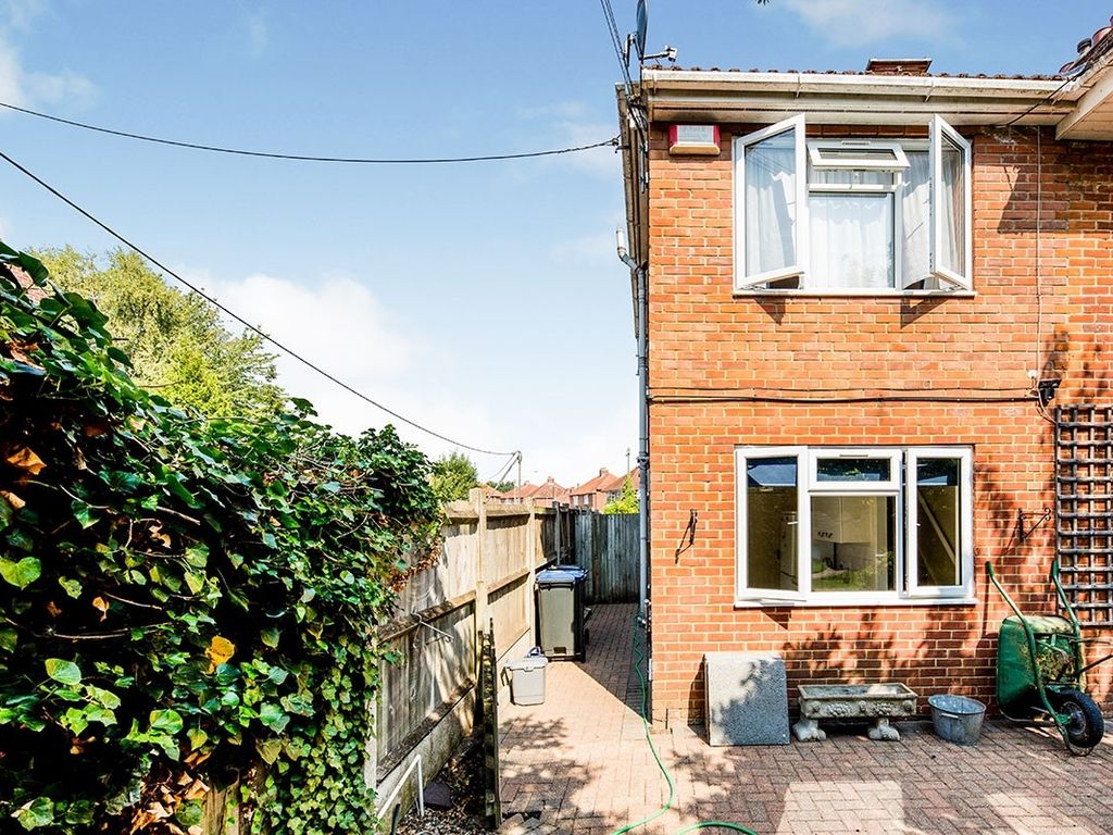 1 bed semidetached house to rent in Sturry Hill, Sturry, Canterbury