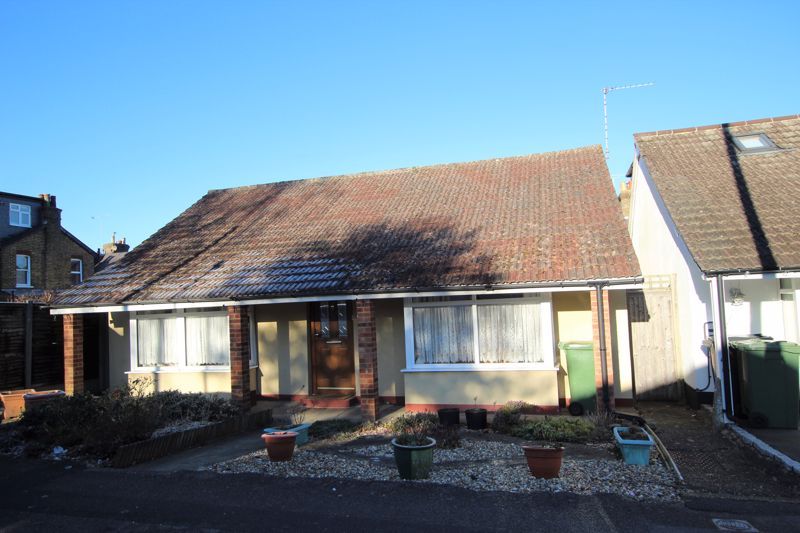 3 bed detached bungalow for sale in Beech Way, Epsom KT17, £525,000