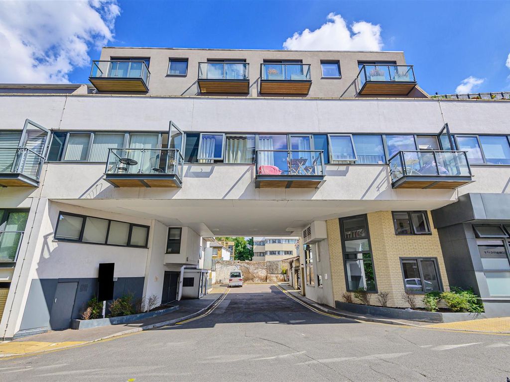 3 bed flat for sale in St. Marys Road, Surbiton KT6 Zoopla