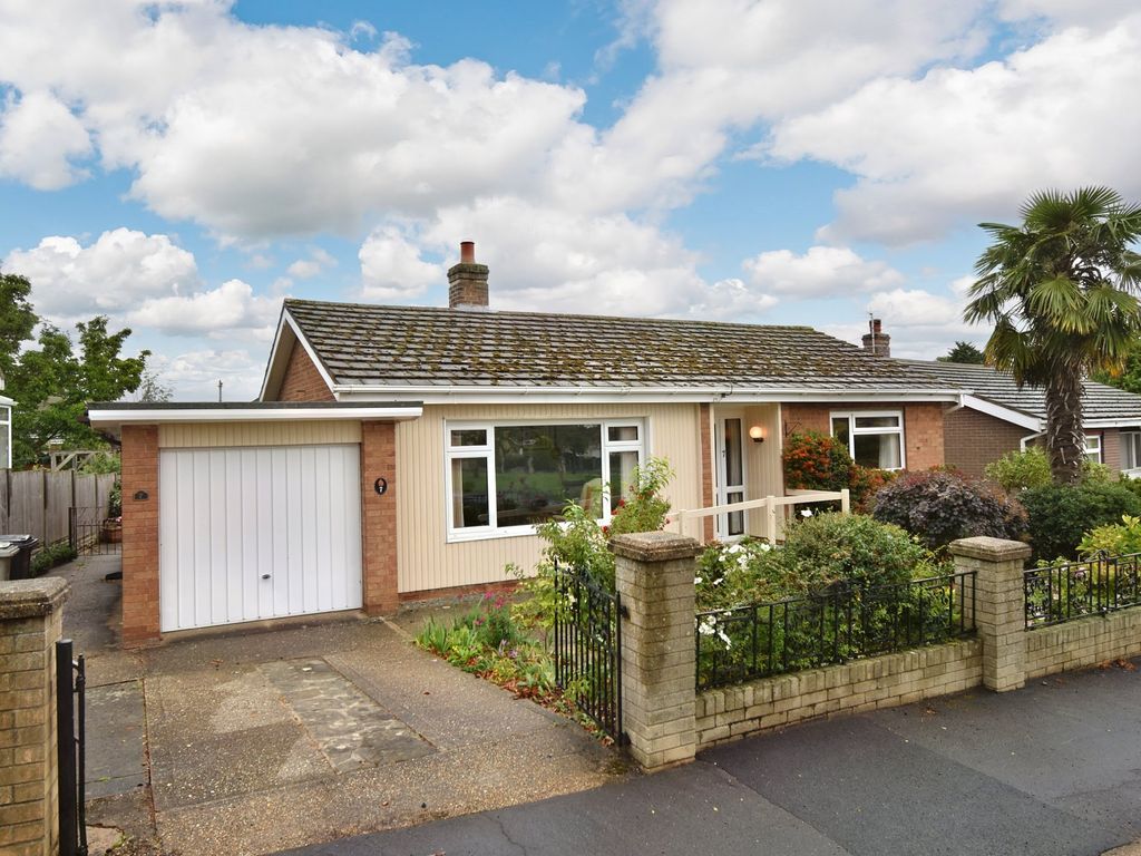 2 bed detached bungalow for sale in Elm Drive, Louth LN11 Zoopla