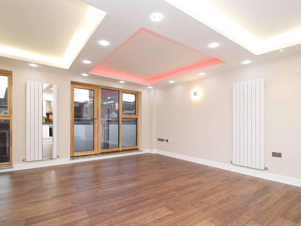 1 bed flat to rent in Freetown House, Umberston Street, Whitechapel