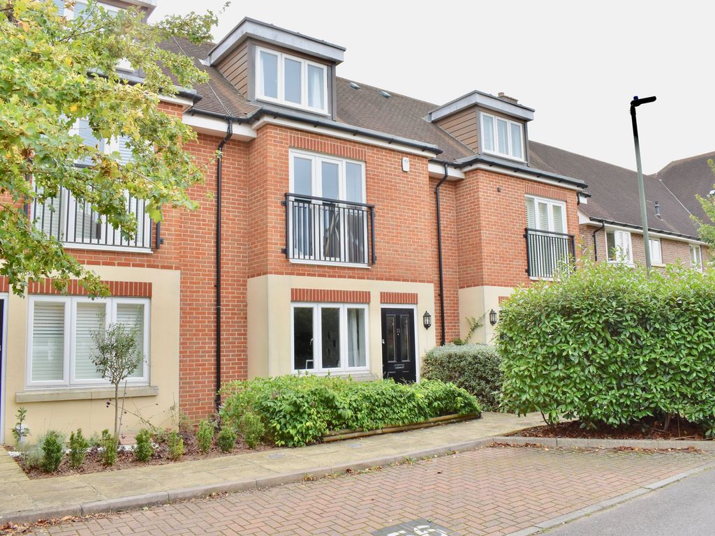 3 bed terraced house for sale in Elliston Way, Ashtead KT21, £599,950