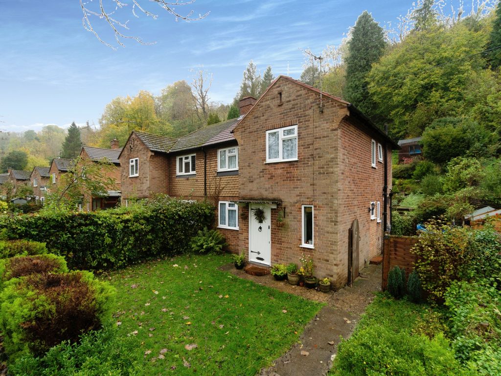 3 bed semidetached house for sale in Stafford Road, Caterham CR3 Zoopla
