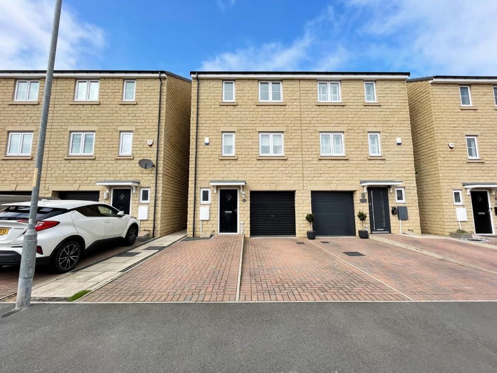 4 bed town house for sale in Cath Hill Close, Seaton Carew, Hartlepool