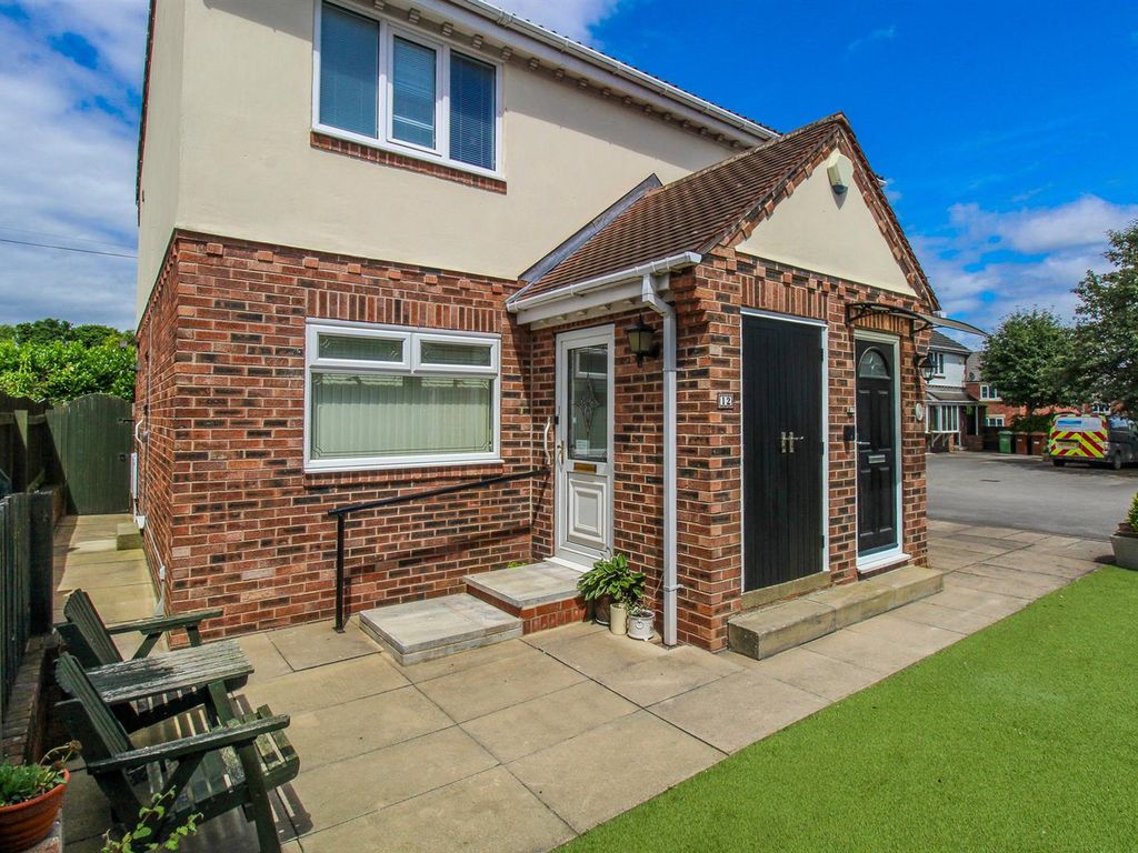 2 bed flat for sale in Horbury Mews, Horbury, Wakefield WF4, £160,000