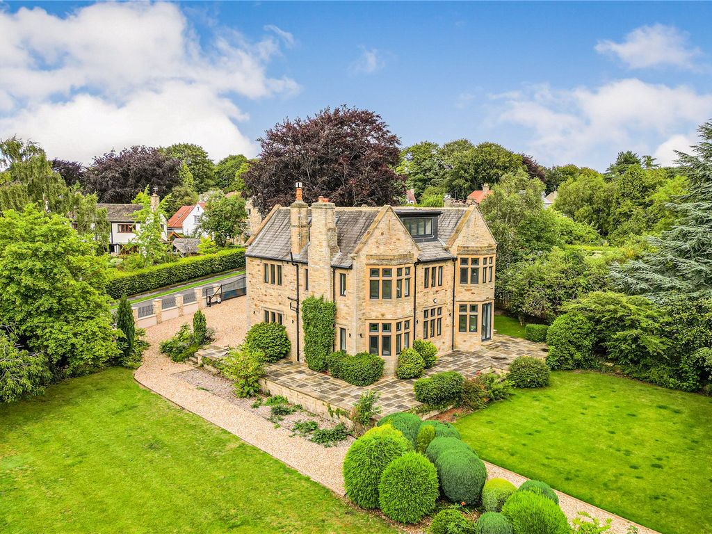 5 bed detached house for sale in Wharfe Grove, Wetherby, West Yorkshire