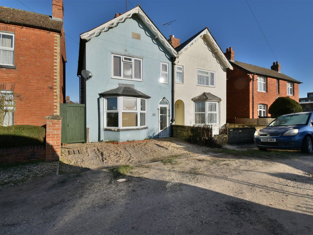 3 bed semidetached house for sale in Gordon Road, Newbury RG14, £375,000 Zoopla