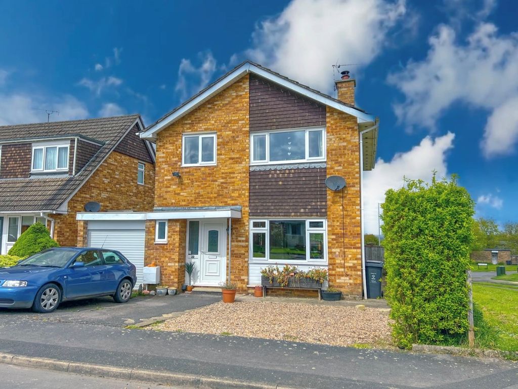 3 bed detached house for sale in Stapleton Close, Highworth, Swindon SN6, £375,000 Zoopla