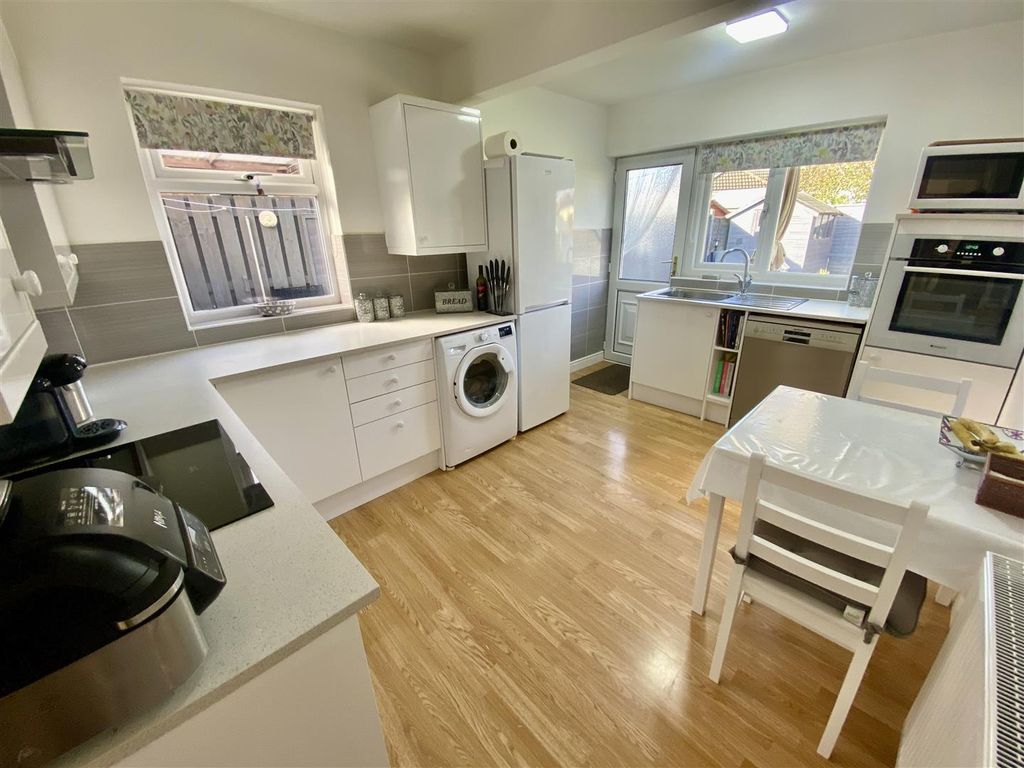 2 bed semidetached bungalow for sale in Beaufort Road, Wroughton