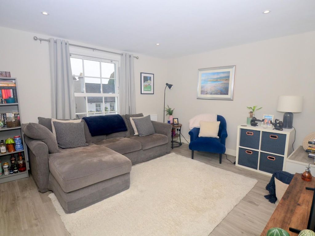2 bed flat to rent in Ewell Road, Surbiton KT6, £1,625 pcm Zoopla