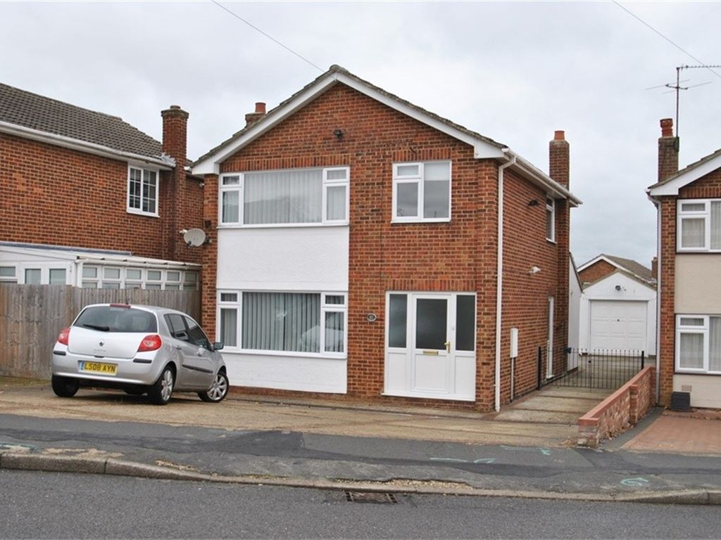 3 bed detached house to rent in Marlborough Road, Braintree CM7, £1,500