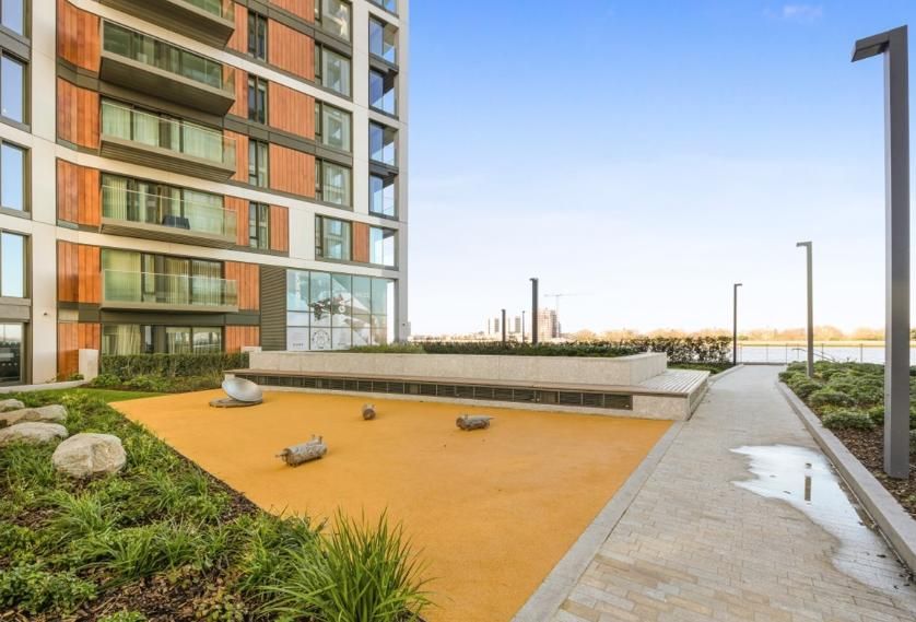 3 bed detached house to rent in Royal Arsenal, London SE18 Zoopla