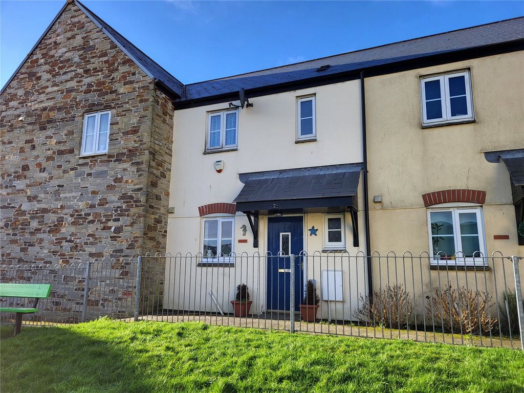 3 bed terraced house for sale in Netley Meadow, Bugle, St Austell