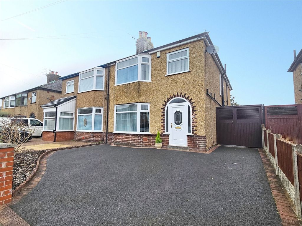 3 bed semidetached house for sale in Feniscliffe Drive, Blackburn