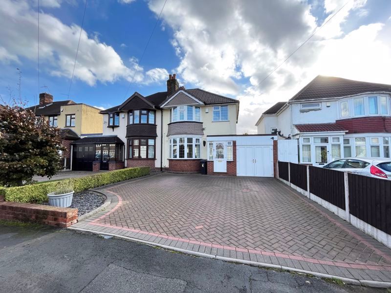 3 bed semidetached house for sale in Oakham Drive, Oakham, Dudley. DY2